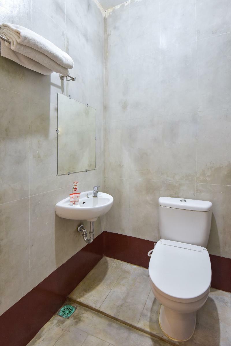 Oyo 348 Hotel Dieng Permai Yogyakarta Kültér fotó